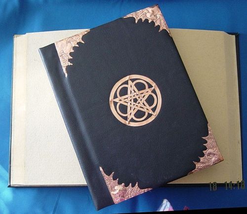 BOOK OF SHADOWS - LEATHER BINDING